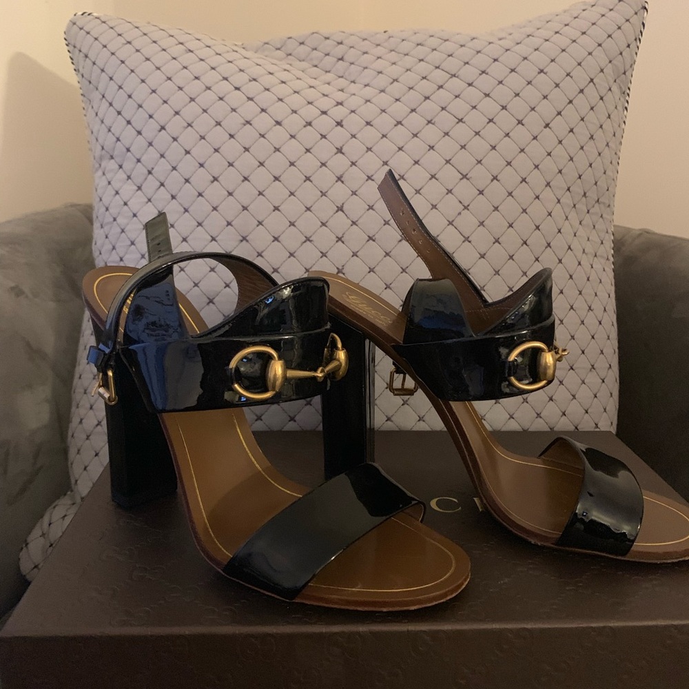 Gucci Black Patent Leather Block-Heel Sandals with Gold Hardware - Picture 4 of 10